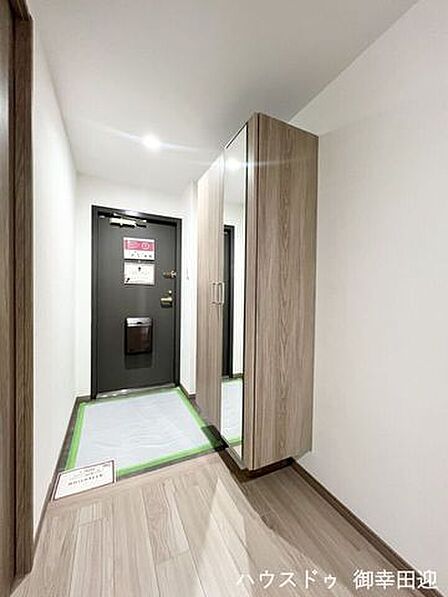 ■「しまう」が叶える美しい玄関■大容量のシューズボックスがあることでいつも整理された、気持ちの良い「家の顔」を保てます。