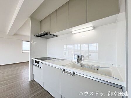 ■家族の「美味しい」が集まる舞台■高い機能性と美しいデザインを両立。料理する人も、待つ人も、笑顔になれる場所です。