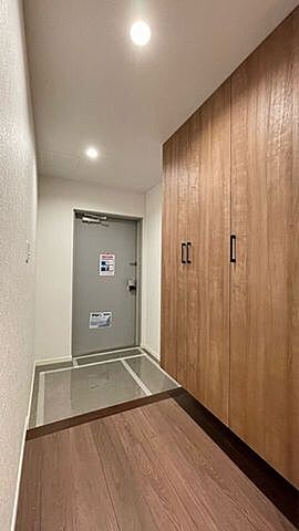 玄関 シティアB棟 1階/-