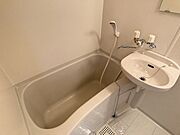 掲載写真は同型の左右反転の部屋を掲載しております。仕様等が異なる場合、現況を優先とさせていただきます。