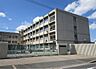 周辺：枚方市立長尾西中学校（581m）