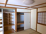 造付けの飾り棚がうれしい