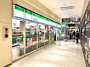 ファミリーマート（290m）