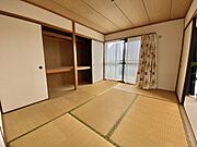 6畳の和室　収納スペースあります