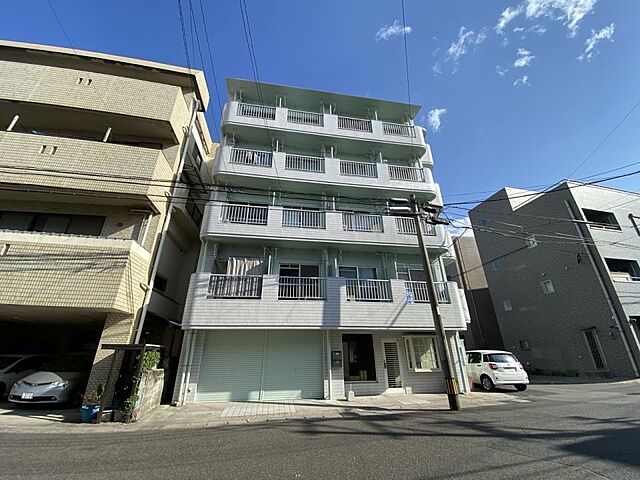 8 / 17
