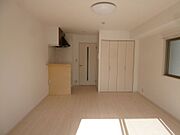 家具を配置しやすいお部屋です