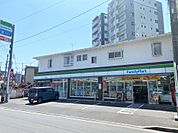 ファミリーマート（160m）