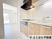 3口ガスコンロなので、煮物をしながら炒め物などの作業もスムーズにはかどります。お料理の効率アップ◎