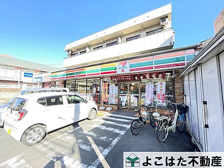 セブンイレブン多摩蓮光寺店 徒歩9分。 650m
