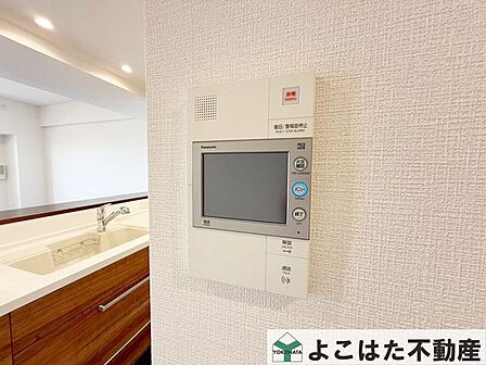 モニター付きインターホンを完備。外出先からでも訪問者の確認ができ、安心してお過ごしいただけます。