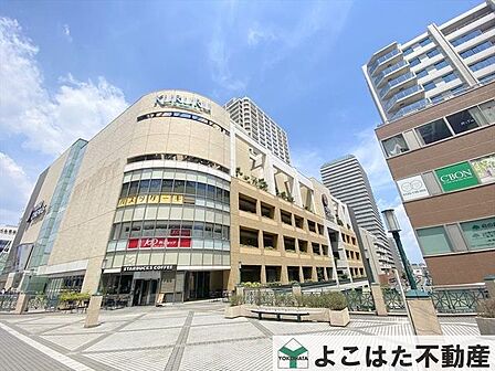 くるる 徒歩5分。 370m