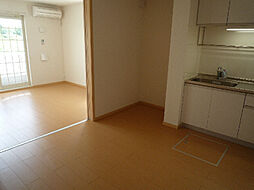 ファミリータイズIII 102 1階2DKのリビング/ダイニング