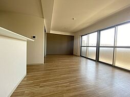 阪急京都本線 富田駅 徒歩27分の賃貸マンション 5階1SLDKのリビング/ダイニング