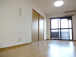 Neo Millennium 105 1階2LDKのリビング/ダイニング