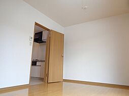 ヴィクトリーIII 207 2階1Kのリビング/ダイニング