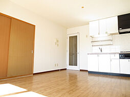 フローレス後三条 202 2階2LDKのリビング/ダイニング