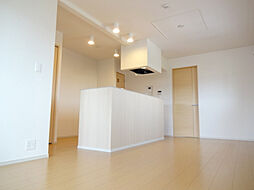 近江鉄道近江本線 長谷野駅 3.9kmの賃貸アパート 2階2LDKのリビング/ダイニング