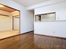 JR東海道・山陽本線 近江八幡駅 徒歩12分の賃貸マンション 4階3LDKのリビング/ダイニング