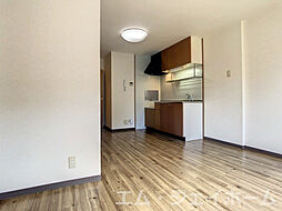 クレストコート 102 1階1LDKのリビング/ダイニング