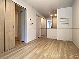 ガーデン・アイリス 103 1階1LDKのリビング/ダイニング