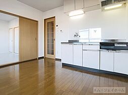 メゾンKS 305 3階2DKのリビング/ダイニング