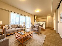 ユニハイム草津キララ・スクエア 4LDKのリビング/ダイニング