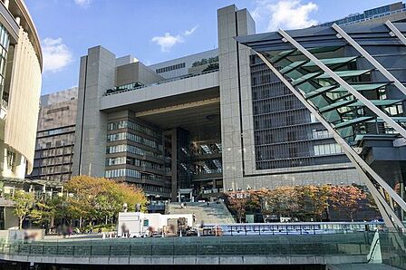 JR大阪駅 徒歩17分。 1400m