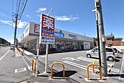 ウエルシア越谷大房店 383m