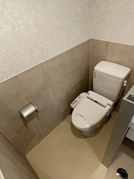 画像13:シンプルで使いやすいトイレです