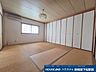 洋室：窓からの光が部屋の奥まで届きやすく、日中は照明なしでも明るく過ごせそうな点も大きなメリットです♪