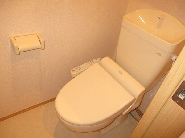 画像8:トイレ 温水洗浄暖房便座