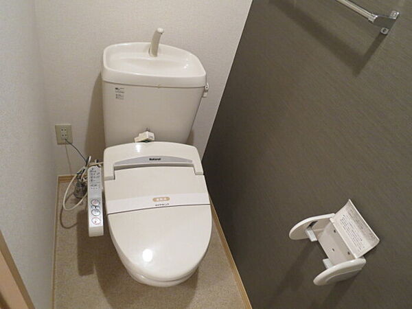画像8:トイレ 温水洗浄暖房便座