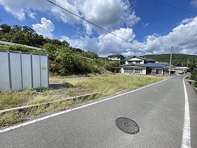 外観：神辺町下御領にある売土地。土地面積164.08坪。広さも十分で、理想の住まいを実現できます。暮らしの夢をかなえる場所としてぜひご検討ください。建築条件なし！お好きなプランで家を建てることができます。