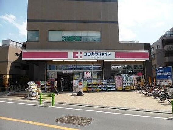 ココカラファイ...