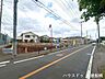 外観：前面道路含む現地写真