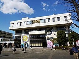 世田谷区立烏山図書館 690m