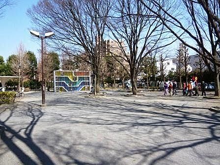 こどものひろば公園 580m