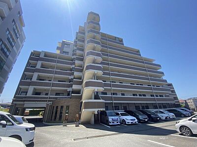外観：8階建ての7階部分！リノベーションマンションです☆彡