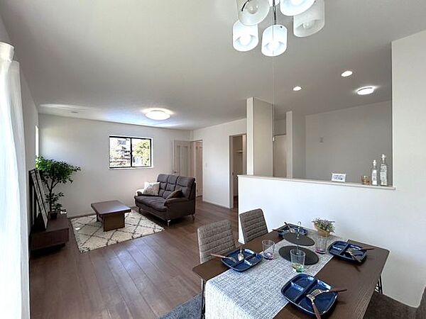 リビング/ダイニングを拡大表示