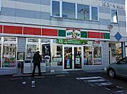 ファミリーマート札幌平岸3条店 128m