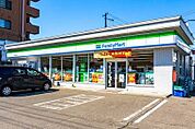 ファミリーマート札幌発寒3条店 143m