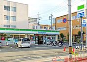 ファミリーマート茨木中央通店 徒歩5分。 330m
