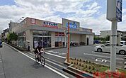 ウエルシア摂津千里丘駅前店 徒歩8分。 610m