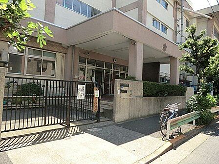 墨田区立中川小学校 徒歩12分。 910m