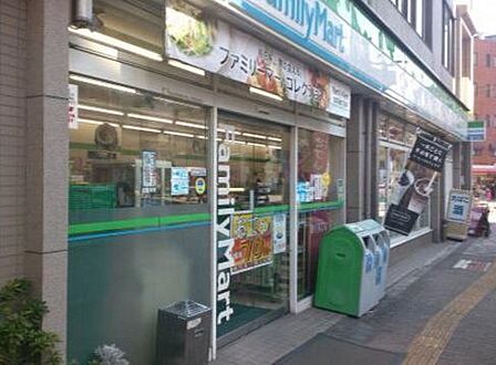 ファミリーマート入谷二丁目店 徒歩6分。 440m