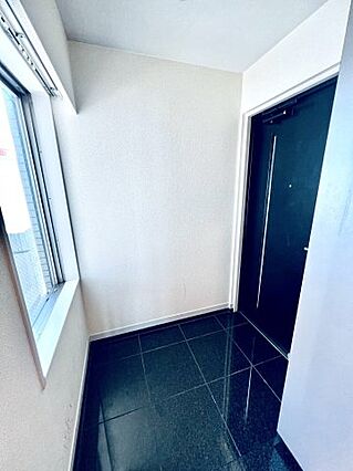 大きな窓がある...