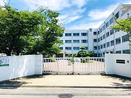 高槻市立柳川中学校 700m