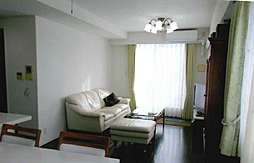 アルファステイツ国府 4LDKのリビング/ダイニング