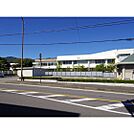 小学校「岡谷市立長地小学校まで967ｍ」