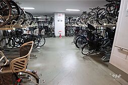 屋内に設けられた駐輪場